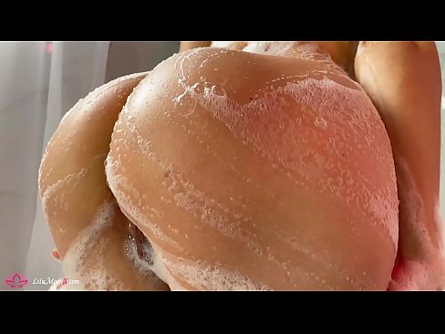 ❤️ Brunetka masturbuje kundičku s vibrátorom až do intenzívneho orgazmu v sprche ️❌ Porno video na sk.porn-evooli.ru ﹏