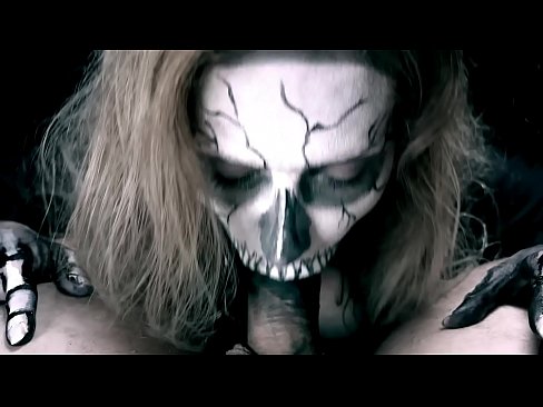 ❤️ Démonické dievča fajčí kokot svojimi čiernymi ústami a prehĺta semeno. ️❌ Porno video na sk.porn-evooli.ru ﹏